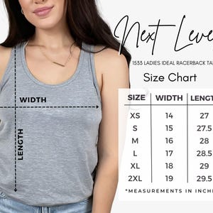 Pu&ograve; includere: Una canotta grigio chiaro con una tabella delle taglie. La tabella delle taglie mostra le misure in pollici per larghezza e lunghezza, che vanno da XS a 2XL. Il testo "Next Level" &egrave; scritto in corsivo.