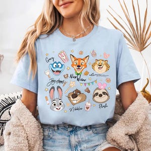 Pu&ograve; includere: Un set di tre tazze in ceramica con finitura opaca e macchiettata. Le tazze sono nei toni del crema, grigio chiaro e grigio scuro. Ogni tazza ha un design semplice e minimalista e un manico arrotondato.