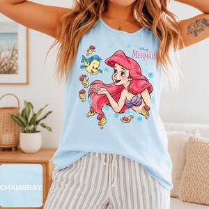 Couleurs confort La petite sirène Ariel Princess et affiche bulle plie T-shirt débardeur Disney, débardeur princesse Ariel, débardeur voyage fille image 4