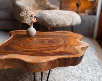 Mesa de centro rústica de madera maciza, mesa de centro de granja hecha a mano para una acogedora sala de estar.