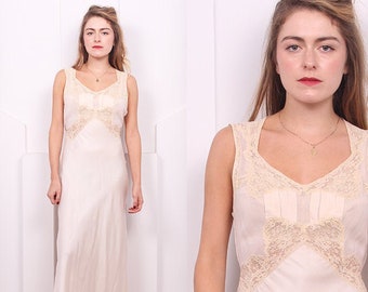 Vintage 1930's Ivory Silk & Lace Nightgown • 30's Bias Cut Slit Back Silk Gown • Size M