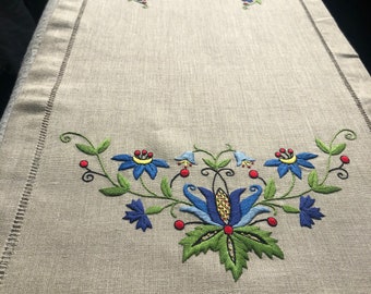 linen table runner with handmade kashubian embroidery, linen tablerunner, 100% linen table runner