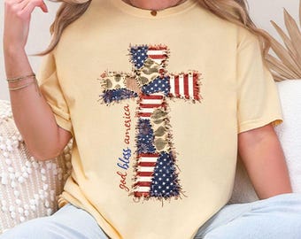 Krzyż patchworkowy 4 lipca PNG, projekt God Bless America, grafika z chrześcijańską flagą patriotyczną, koszulka USA PNG do pobrania w wersji cyfrowej