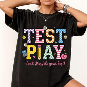 PNG Día de exámenes Haz tu mejor esfuerzo, Diseño escolar para el día de exámenes, Gráfico de motivación estudiantil, Camiseta de apoyo al profesor PNG Descarga digital imagen 1