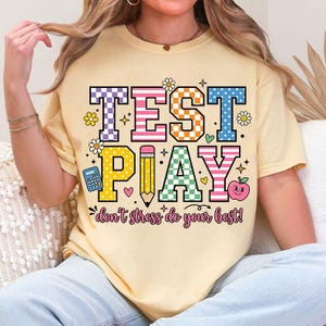 Puede incluir: Un juego de tres tazas de cer&aacute;mica con acabado moteado y mate. Las tazas son de color crema, gris claro y gris oscuro. Cada taza tiene un dise&ntilde;o simple y minimalista.