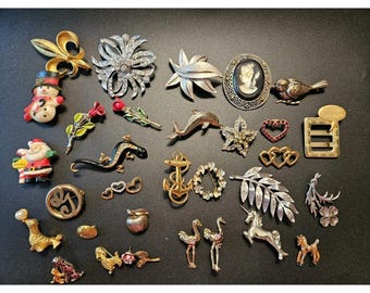 Lote antiguo de 31 broches para mujer (597)