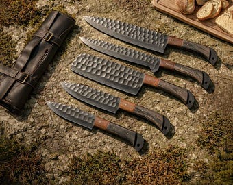 Juego de cuchillos de chef de acero de Damasco forjado a mano, mango de madera Pakkawood, kit de cuero.