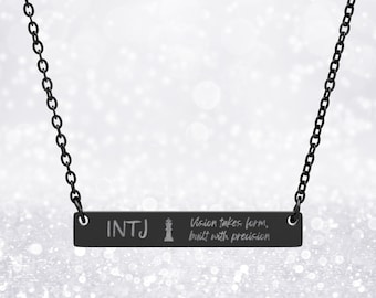 Collar con barra horizontal y grabado de personalidad INTJ