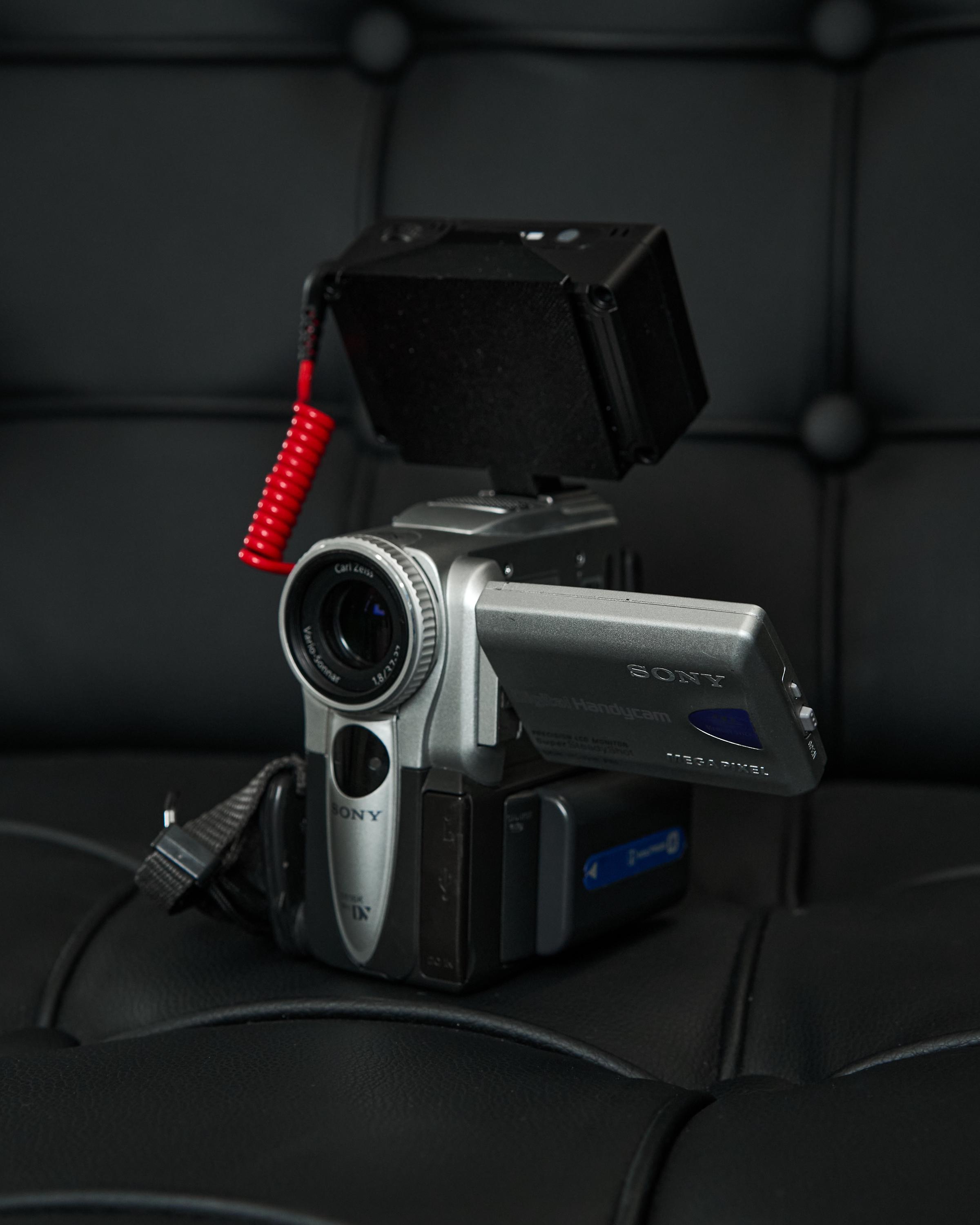 【訳あり品 箱付き】 ソニー Sony DCR PC100 SONY DCR-PC100 Digital Camcorder Video Camera Recorder miniDV