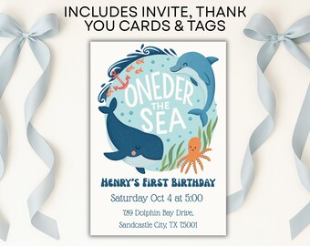 Puede incluir: Una invitación de cumpleaños con el tema "ONEDER THE SEA". El diseño presenta una ballena, un delfín y un pulpo en tonos azules y naranjas. La invitación incluye el texto "HENRY'S FIRST BIRTHDAY" y los detalles del evento.
