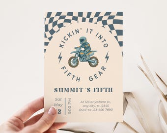 Plantilla de invitación para el quinto cumpleaños de Dirt Bike / Invitación para la quinta fiesta temática de carreras de velocidad / Motocross para niños en Canva / W1D6