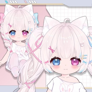 Pode incluir: Duas ilustrações em estilo anime de um personagem com cabelo branco estilizado em rabos de cavalo com orelhas de gato. O personagem tem olhos heterocrómicos, um azul e um rosa. O personagem usa uma camiseta branca com um gráfico de coelho.