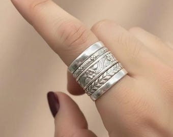 Anillos apilables de plata de ley hechos a mano, estilo bohemio minimalista.