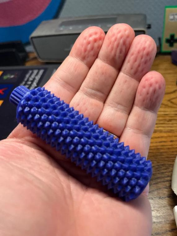 Spiky Clicker 'Ouchie' Fidget STL – Textured Tactile Roller with Click Sound, ADHD-Friendly Sensory Toy, 3D Printable Focus Aid Instant STL!