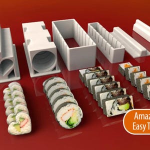 Könnte beinhalten: Weißes Sushi-Zubehör und zubereitete Sushi-Rollen werden auf einer roten Oberfläche gezeigt. Das Zubehör umfasst verschiedene Formen und Formwerkzeuge. Die Sushi-Rollen sind in Herz- und runde Formen sowie rechteckige Stücke geschnitten. Der Text "Amazingly Easy To Use!" ist enthalten.