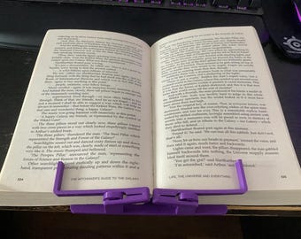 Hands-Free Book Holder STL File - 3D Printed Book Stand, Kitchen Recipe Holder, Reading Support, Hands-Free Digital Model
