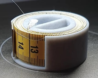 Bobina di metro a nastro morbido / Supporto per metro a nastro stampato in 3D / Organizzatore compatto per utensili da cucito / Accessorio fai da te funzionale / File di stampa 3D