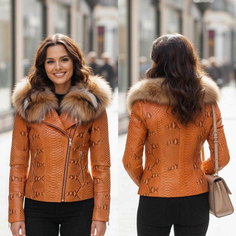 以下が含まれることがあります： ヘビ革模様と毛皮の襟が付いたタン色のレザージャケット。 ジャケットはジッパー開閉で、クラシックなバイカージャケットのデザインです。 毛皮の襟は茶色とタン色のミックスです。 ジャケットは黒いパンツと組み合わせています。