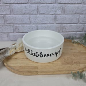 Keramiknapf in weiß für Futter oder Wasser
Design: Mampfschüssel oder Schlabbernapf
Geschenk Hundebesitzer, Hund Wassernapf, Napf für Hunde