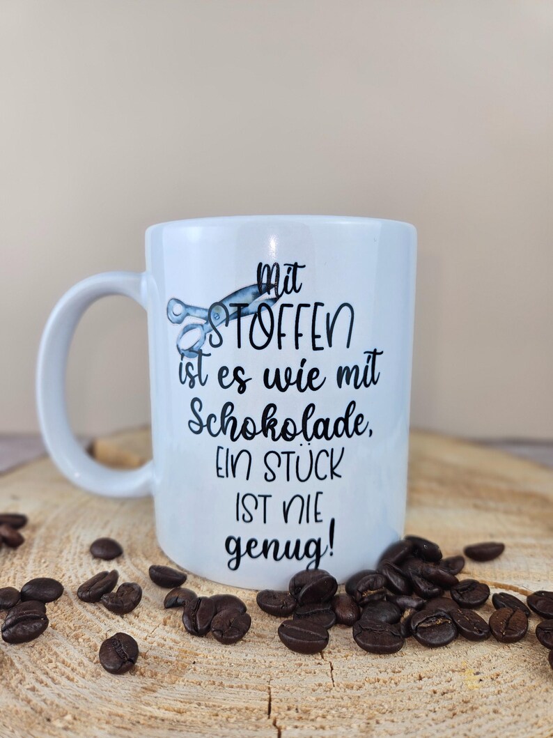 weiße Keramiktasse mit zwei unterschiedlichen Sprüchen für Näherinnen
Näherin, Schneiderin Geschenk, Geschenkideen Nähen, Geschenk für Kreative, Geschenk für Kreative Freundin, Kreative Geschenke für Frauen, Kreative Geschenke Beste Freundin, Kreative Geschenke, Kreative Geschenkideen, Näh Sprüche, Kleine Geschenke Geschenke Nähen, Geschenk für Näherin, Geschenke bis 15 Euro