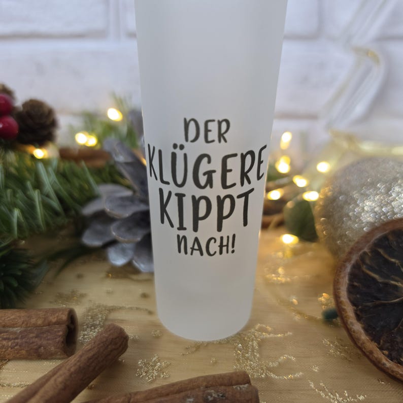 Satinierte Schnapsgläser mit 80ml
3 Designs zur Auswahl
Der Klügere kippt nach
Bitte hier Alkohol platzieren
Ich bin nur zum Saufen hier

Kleine Weihnachtsgeschenke, Weihnachtsgeschenk Freunde, Weihnachtsgeschenke für Papa