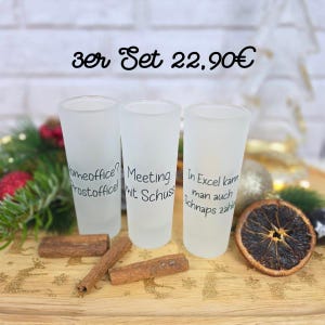 Satinierte Schnapsgläser mit 80ml
3 Designs zur Auswahl
„Homeoffice? Prostoffice!“, „Meeting mit Schuss“ oder „In Excel kann man auch Schnaps zählen“

Kleine Weihnachtsgeschenke, Shot Glas, Weihnachtsgeschenke für Papa