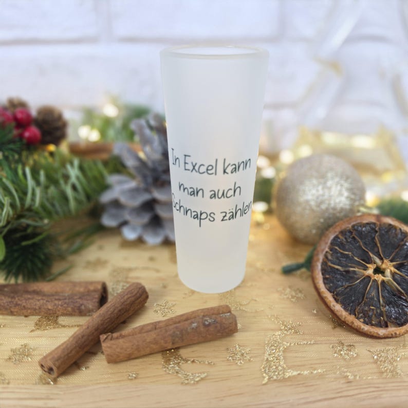 Satinierte Schnapsgläser mit 80ml
3 Designs zur Auswahl
„Homeoffice? Prostoffice!“, „Meeting mit Schuss“ oder „In Excel kann man auch Schnaps zählen“

Kleine Weihnachtsgeschenke, Shot Glas, Weihnachtsgeschenke für Papa