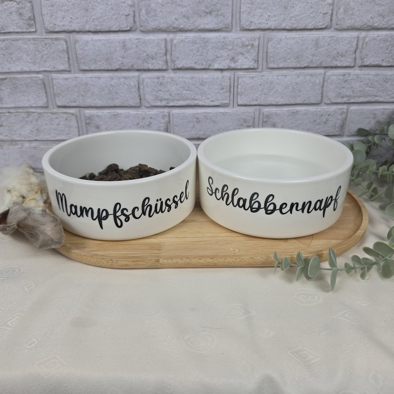 Keramiknapf in weiß für Futter oder Wasser
Design: Mampfschüssel oder Schlabbernapf
Geschenk Hundebesitzer, Hund Wassernapf, Napf für Hunde