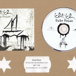 Puede incluir: Portada del álbum y CD de "Gute Reise" de Ich + Ich. La carátula del álbum presenta un diseño en blanco y negro de un barco con líneas que gotean. El CD es blanco con el mismo diseño de barco. El texto en la portada y el CD dice "Ich + Ich Gute Reise".