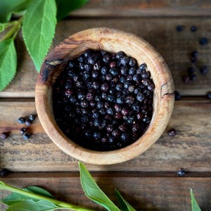 Organic Juniper Berries Dried and Crafted in the U.S.A - Whole Berries (Juniperus Communis)