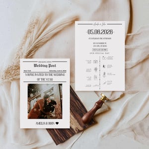 Peut inclure: Ensemble de faire-part de mariage comprenant une annonce de style journal et une carte d'itinéraire. L'annonce comprend une photo et le texte "YOU'RE INVITED TO THE WEDDING OF THE YEAR." La carte d'itinéraire détaille le programme du jour du mariage.