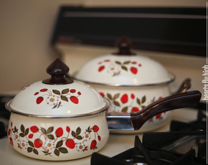 Vintage Pots and Pans 2 Piece Set Strawberries 'n Cream by Etsy