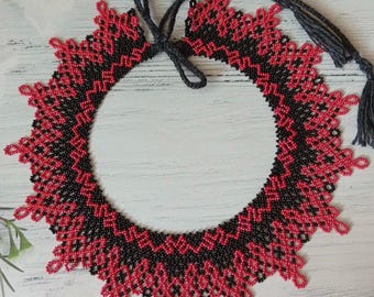 Handgewebtes ukrainisches Siljanka-Choker, schwarz-rote geometrische Perlenkette, traditioneller Halsschmuck
