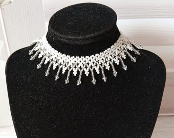 Weiße Perlenkette | Handgefertigtes Choker-Halsband | Schmuck aus Spitze