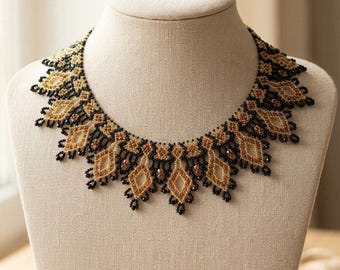 Collar de cuentas negro y dorado / Gargantilla ucraniana / Joyería étnica / Collar de cuentas hecho a mano (regalo)