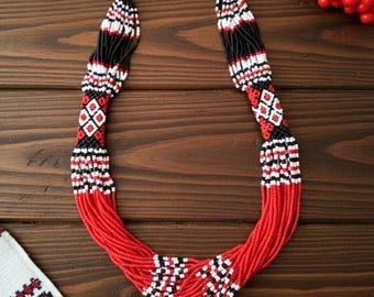 Handgefertigte ukrainische Gerdan-Perlenkette, rot-schwarz-weißer Folk-Schmuck