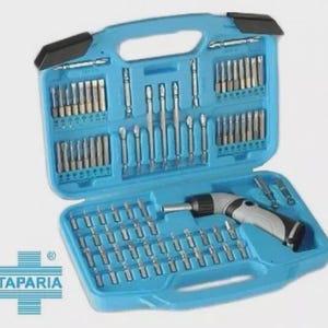Puede incluir: Un juego de herramientas azul Taparia con una variedad de puntas de destornillador y un destornillador de carraca. El kit está abierto, mostrando la disposición organizada de las herramientas. La caja tiene un asa.