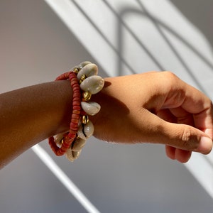 Cowry Shell Stretch Bracelet, Sea Shell Bracelet, Wood Bead Bracelet, Layering Bracelet, Gift for her