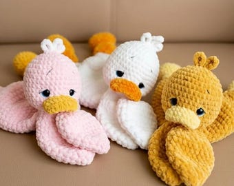 Schema per realizzare un'anatra amigurumi all'uncinetto, un morbido peluche in formato PDF, un pratico tutorial per un compagno di sonno (download in PDF)