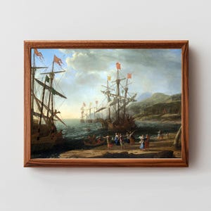Puede incluir: Pintura enmarcada que representa una escena costera con varios barcos de vela y figuras en la orilla. Los barcos tienen banderas de colores, y la obra de arte está enmarcada en un marco de madera. La pintura tiene un estilo clásico con enfoque en el detalle y temas históricos.