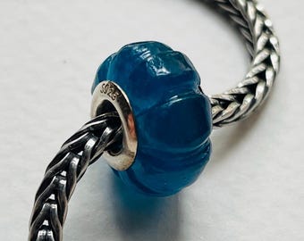 Flower Pattern Apatit Jade Bead with 925 Silver Rivet