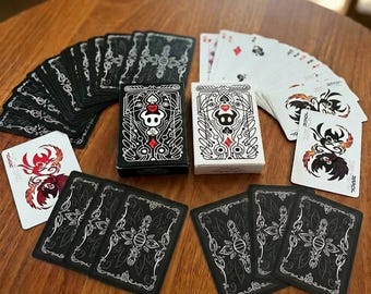 Carte da gioco personalizzate di Hollow Knight - Mazzo da 54 carte formato poker in bianco e nero con fan art, oggetto da collezione per appassionati di videogiochi e anime, regalo perfetto per i fan di Hollow Knight