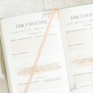 Linen Hardback Gratitude Journal: Daily Prompts & Habit Tracker