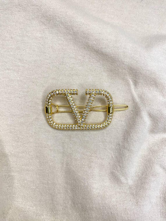 Valentino Crystal Hair Clip – Gold V Logo Barrette Luxury  display picture 1