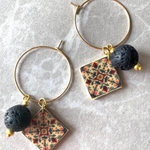 Boho Creolen Ohrringe mit Lava Stein- Handgemachter Schmuck – Goldene Hoop Earrings – Geschenk für Frauen- Mexikanische Fliesen