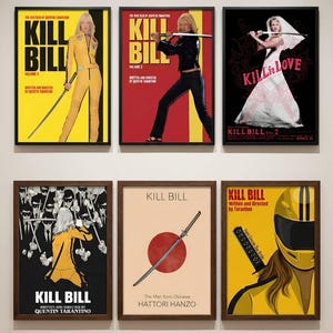 Peut inclure: Six affiches encadrées du film "Kill Bill" sont présentées. Les affiches mettent en scène des personnages avec des épées, des graphismes stylisés et le titre du film. La palette de couleurs comprend le jaune, le rouge, le noir et le blanc, avec du texte tel que "Volume 1" et "Volume 2".