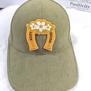 Hoefijzergeborduurde patch, westerncowboy opstrijkappliqué voor hoedentassen. (2,48 x 2,63 inch)
