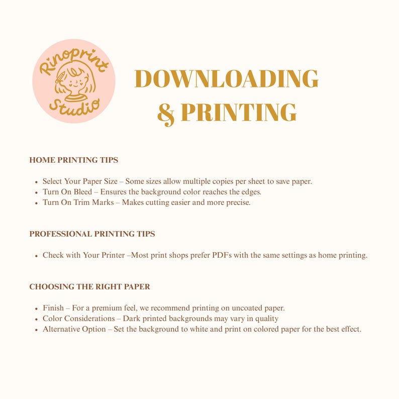 K&ouml;nnte beinhalten: Grafik mit dem Text &bdquo;DOWNLOADING & PRINTING&ldquo; und Drucktipps. Enth&auml;lt Ratschl&auml;ge zu Papierformat, Anschnitt, Beschnittmarken und Papierausf&uuml;hrung. Ein Logo mit einem M&auml;dchengesicht befindet sich in der oberen linken Ecke.