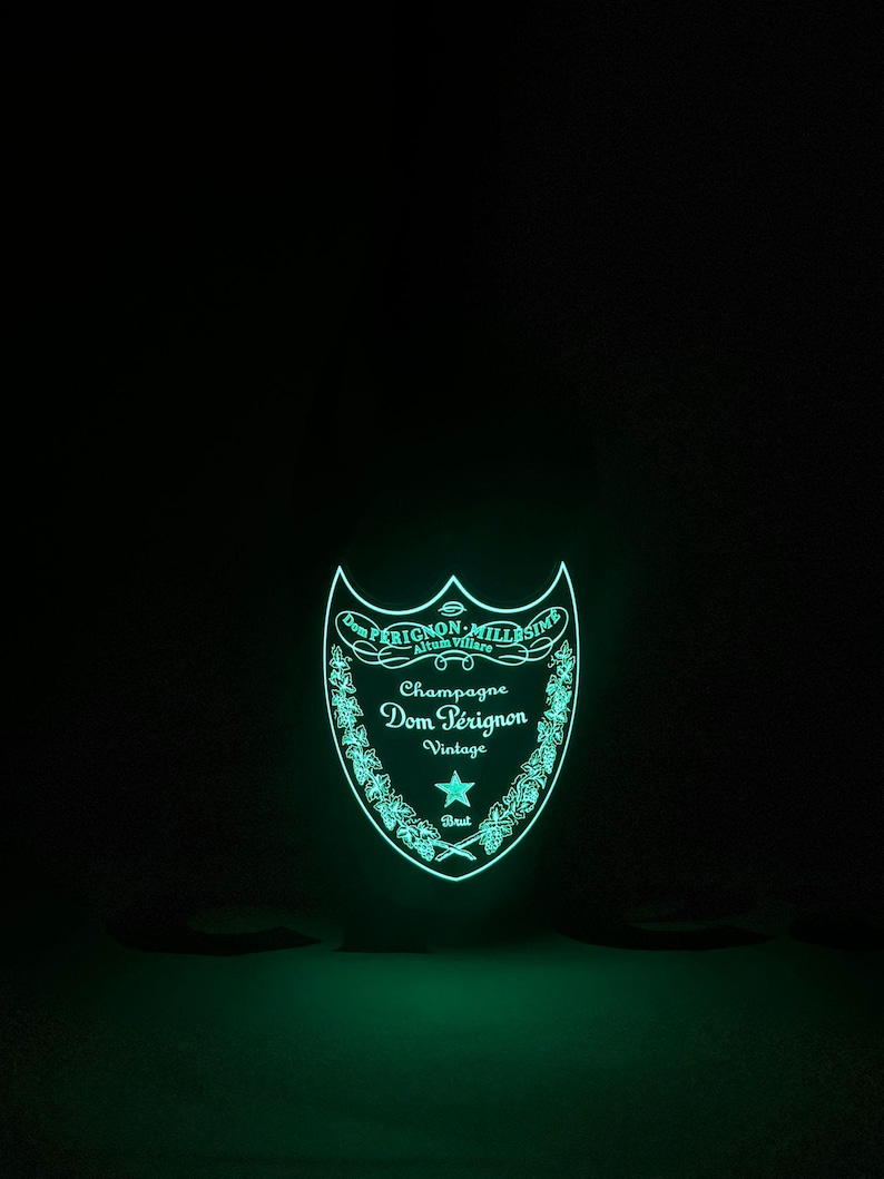 Wystrój baru domowego • Pusta butelka Dom Perignon • Świecący dom perignon • Butelka leer dom perignon • Boutille vide luksusowy dom pérignon • Bouteille vide Luminous Green