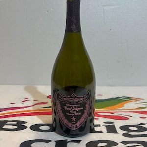 Wystrój baru domowego • Pusta butelka Dom Perignon • Świecący dom perignon • Butelka leer dom perignon • Boutille vide luksusowy dom pérignon • Bouteille vide zdjęcie 10